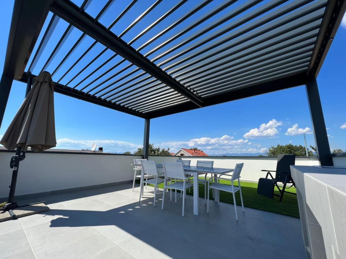 Apartments Terra Sun With Private Pool Or Jacuzzi Njivice Esterno foto