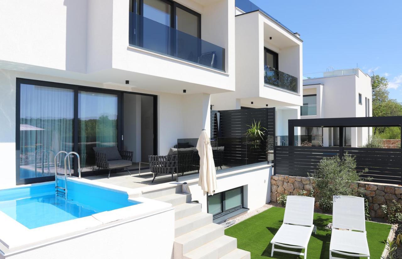 Apartments Terra Sun With Private Pool Or Jacuzzi Njivice Esterno foto