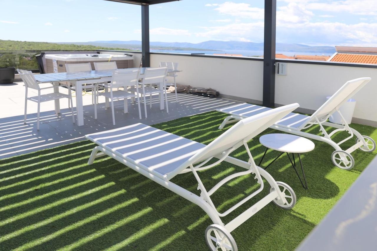 Apartments Terra Sun With Private Pool Or Jacuzzi Njivice Esterno foto