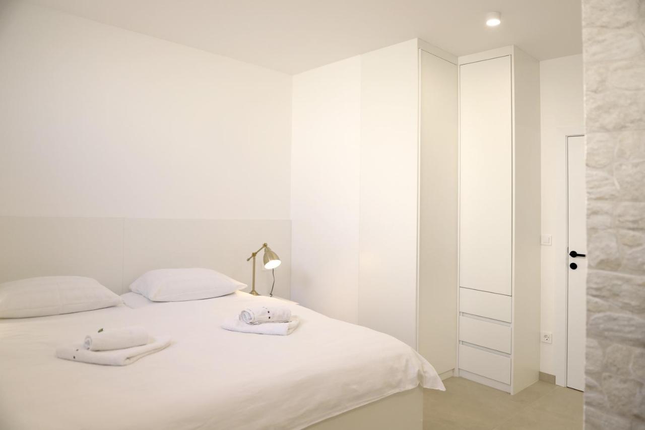 Apartments Terra Sun With Private Pool Or Jacuzzi Njivice Esterno foto