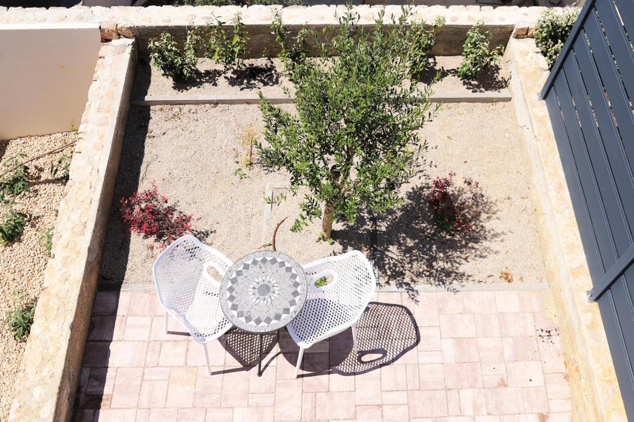 Apartments Terra Sun With Private Pool Or Jacuzzi Njivice Esterno foto
