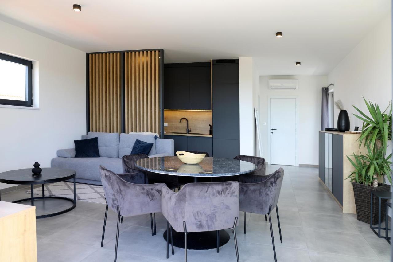 Apartments Terra Sun With Private Pool Or Jacuzzi Njivice Esterno foto
