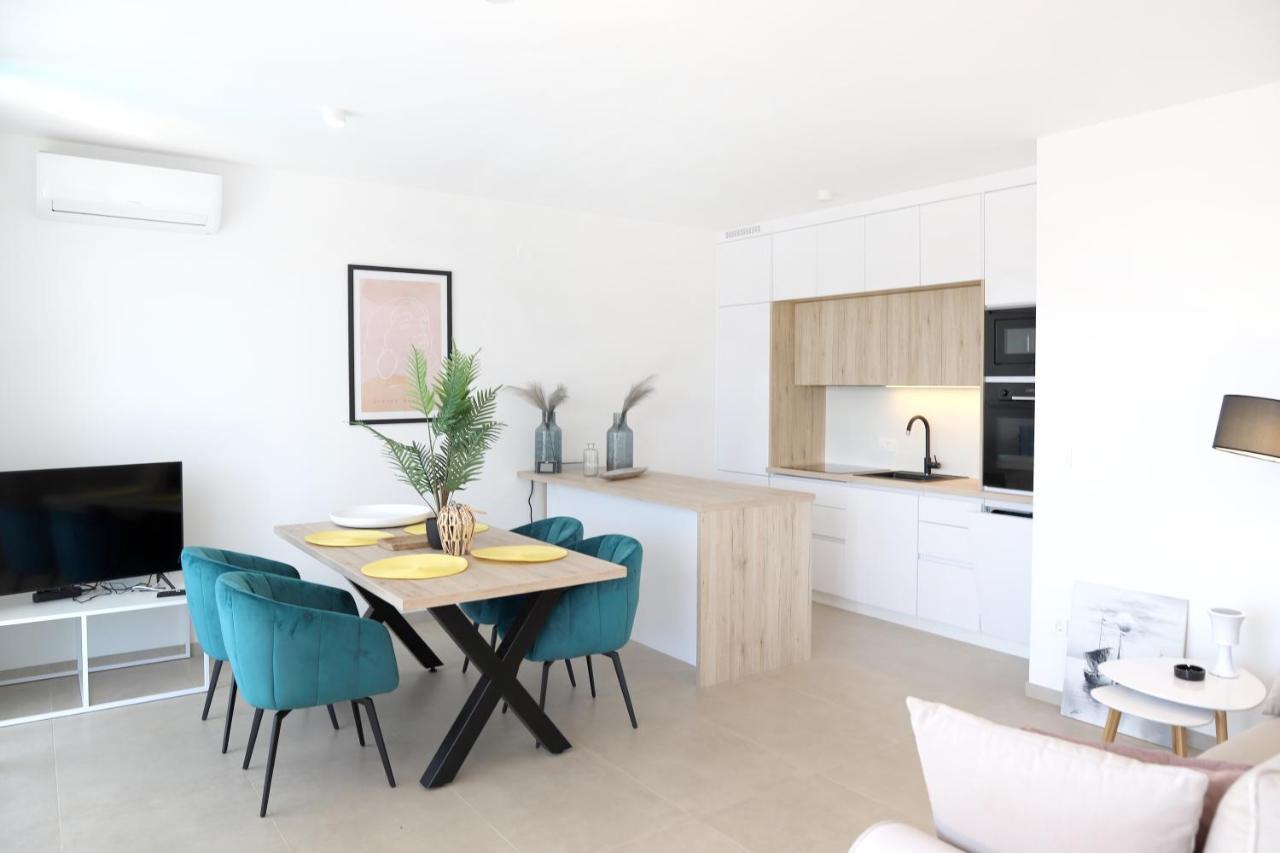 Apartments Terra Sun With Private Pool Or Jacuzzi Njivice Esterno foto