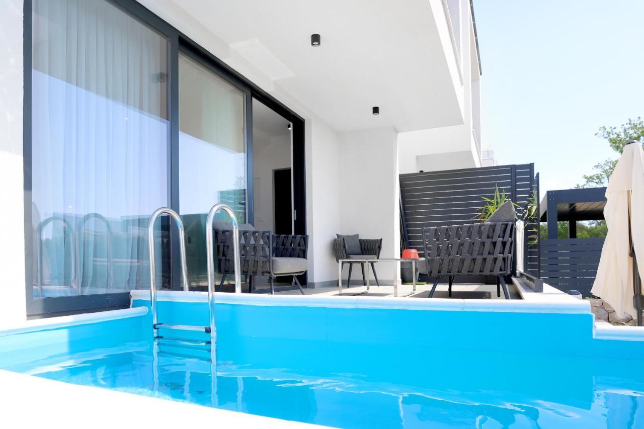 Apartments Terra Sun With Private Pool Or Jacuzzi Njivice Esterno foto