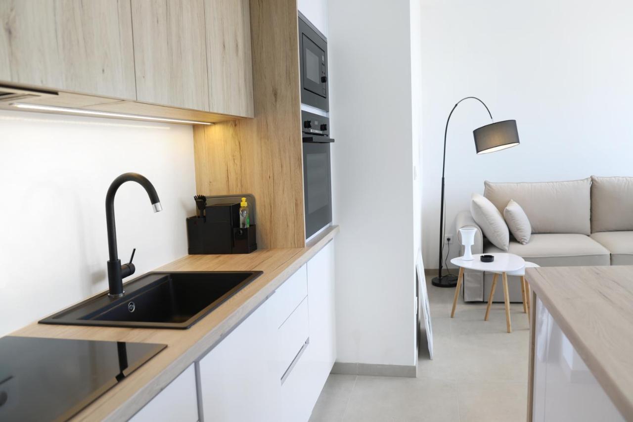 Apartments Terra Sun With Private Pool Or Jacuzzi Njivice Esterno foto