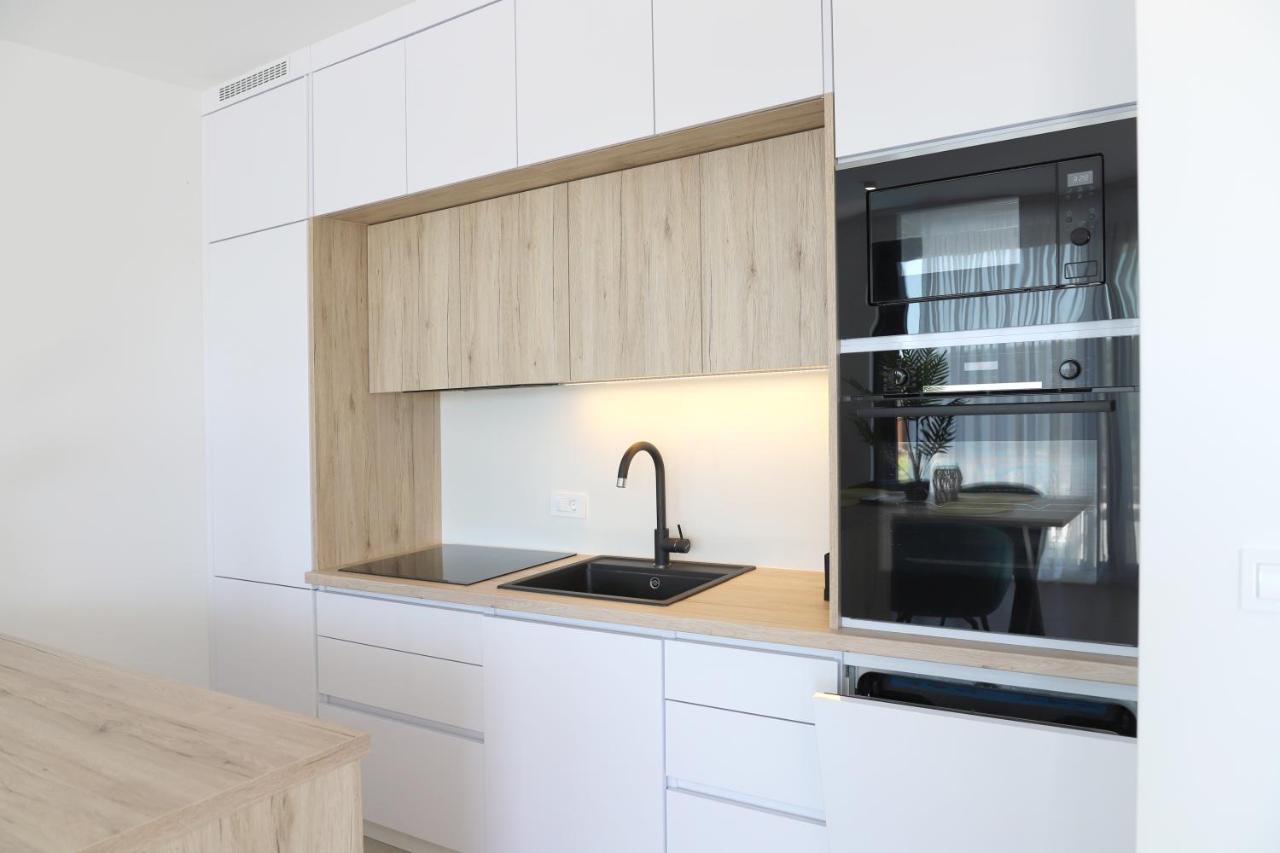 Apartments Terra Sun With Private Pool Or Jacuzzi Njivice Esterno foto